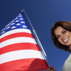 Una sonrisa y la bandera de Estados Unidos