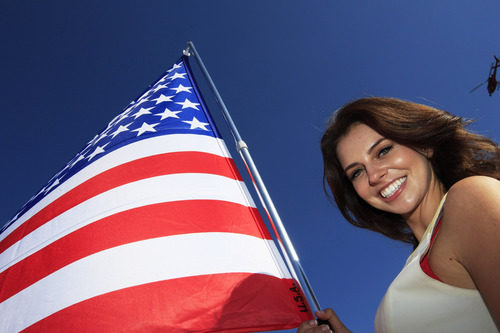 Una sonrisa y la bandera de Estados Unidos