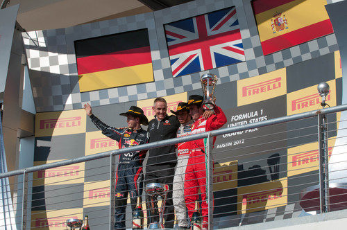 Vettel, Whitmarsh, Hamilton y Alonso en el podio de Estados Unidos 2012