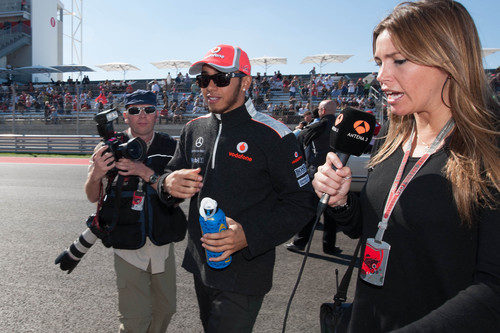 Nira Juanco entrevista a Lewis Hamilton antes de la carrera de EE.UU.