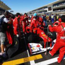 Fernando Alonso se prepara para la salida del GP de EE.UU. 2012