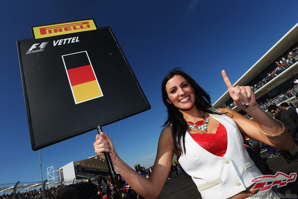 La 'pit babe' de Sebastian Vettel en la parrilla de EE.UU. 2012