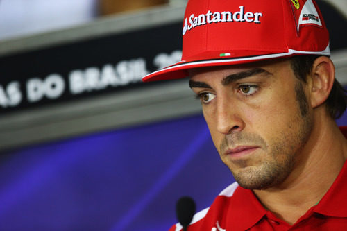 Fernando Alonso en la rueda de prensa de la FIA del jueves en Brasil