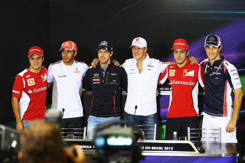 La prensa fotografía a los 6 de la rueda de prensa en Interlagos