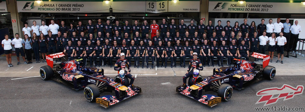 Foto oficial del equipo Toro Rosso en Brasil