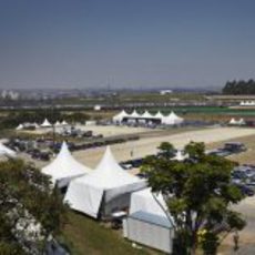 Parking del circuito de Interlagos en Brasil