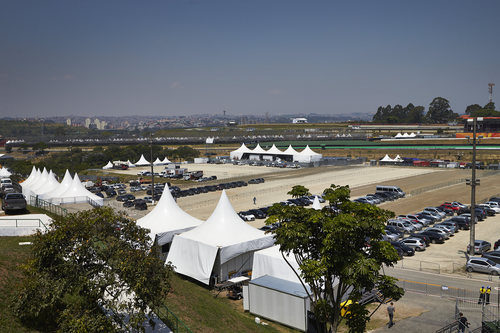 Parking del circuito de Interlagos en Brasil