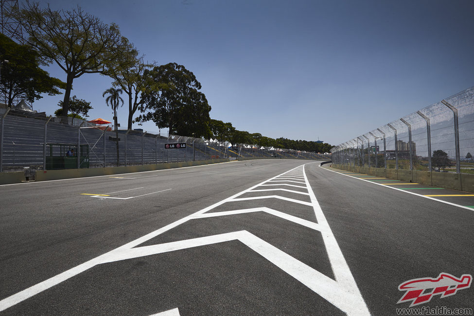 Entrada de boxes del circuito de Interlagos