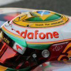 Hamilton se acuerda de McLaren en su casco para el GP de Brasil 2012