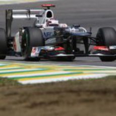 Kamui Kobayashi pilota su Sauber C31 en Brasil