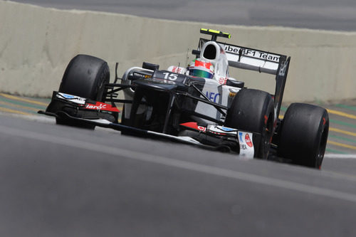 Sergio Pérez en la calle de boxes del circuito de Interlagos