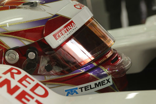 Kamui Kobayashi en el interior de su monoplaza en Brasil 2012