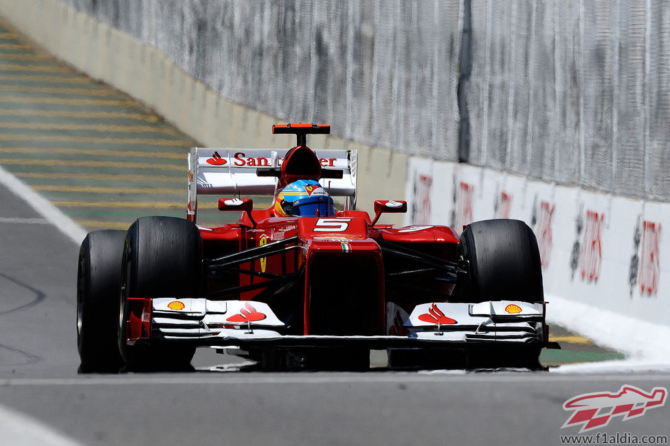 Fernando Alonso completa la primera jornada en Interlagos
