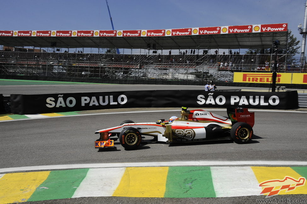 Narain Karthikeyan terminó último en los Libres 1 y 2 de Brasil