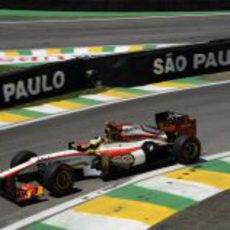 Pedro de la Rosa rueda en Interlagos con el F112