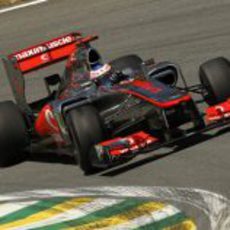 Jenson Button rueda en el circuito de Interlagos