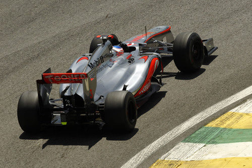 Jenson Button rueda en los Libres 1 del GP de Brasil 2012