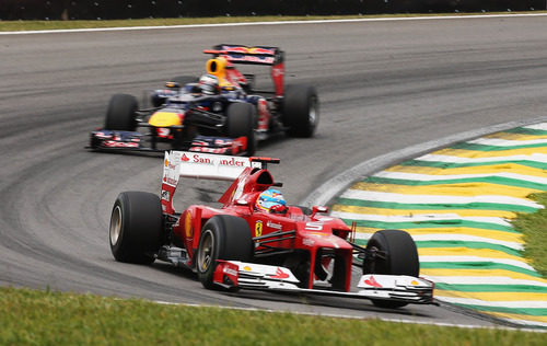 Vettel persigue a Alonso en los libres 3 de Brasil 2012