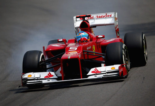 Alonso se pasa de frenada en la clasificación de Brasil 2012