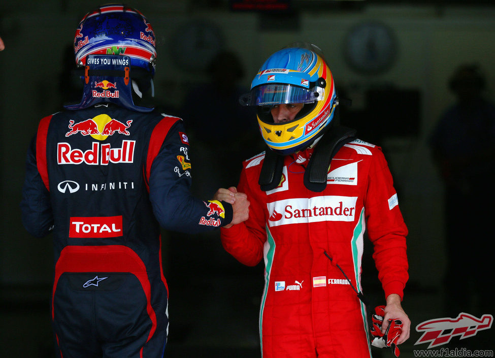 Webber y Alonso se saludan tras la clasificación de Interlagos