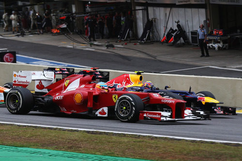 Alonso y Webber en paralelo en Interlagos