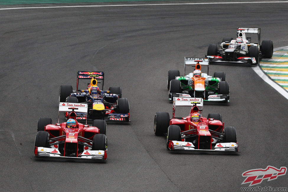 Los dos Ferrari en paralelo en la carrera de Interlagos