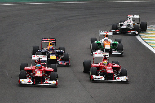 Los dos Ferrari en paralelo en la carrera de Interlagos