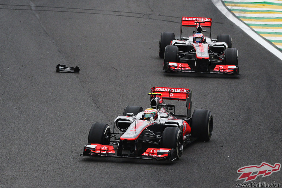 Los dos McLaren lideran la carrera de Brasil 2012