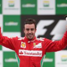 Fernando Alonso en el podio del GP de Brasil 2012