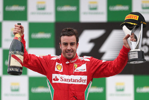 Fernando Alonso en el podio del GP de Brasil 2012