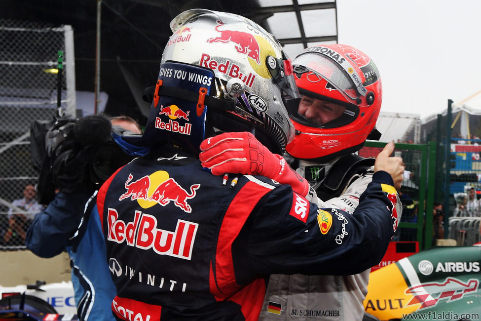 Schumacher felicita a Vettel por su tercer título