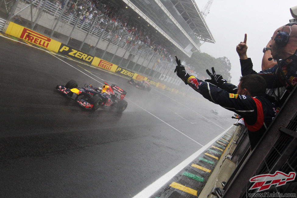 Vettel cruza la meta sexto en Brasil y gana el Mundial 2012