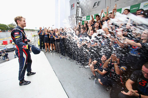 Champán y Red Bull para Vettel en Interlagos