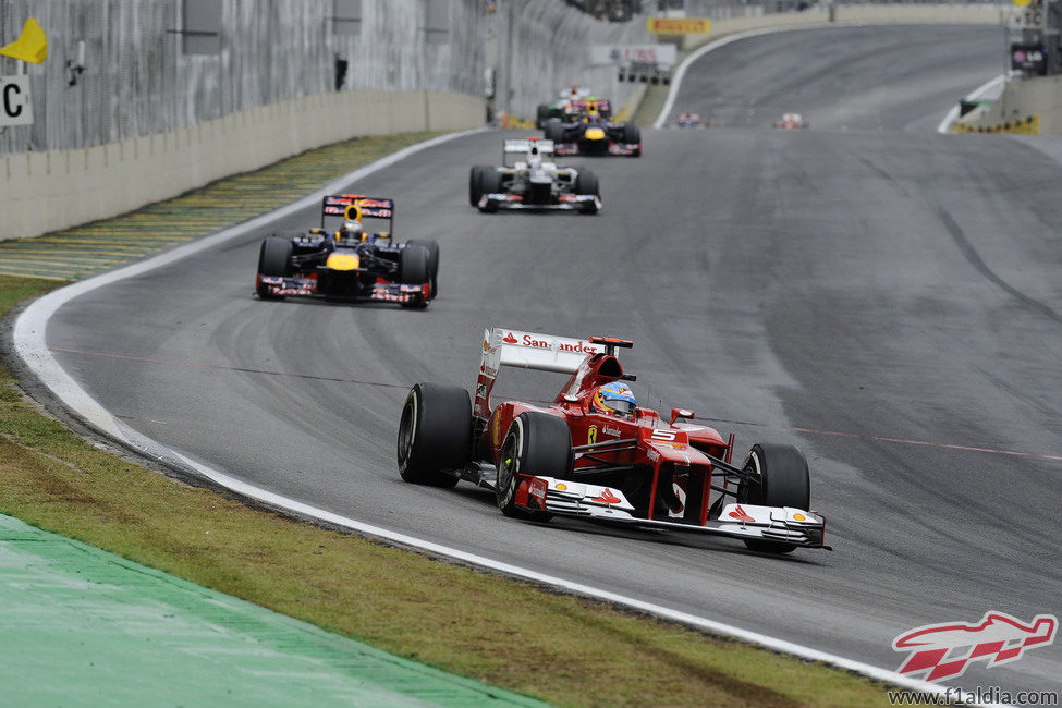 Fernando Alonso remontó de la séptima a la segunda plaza en Brasil