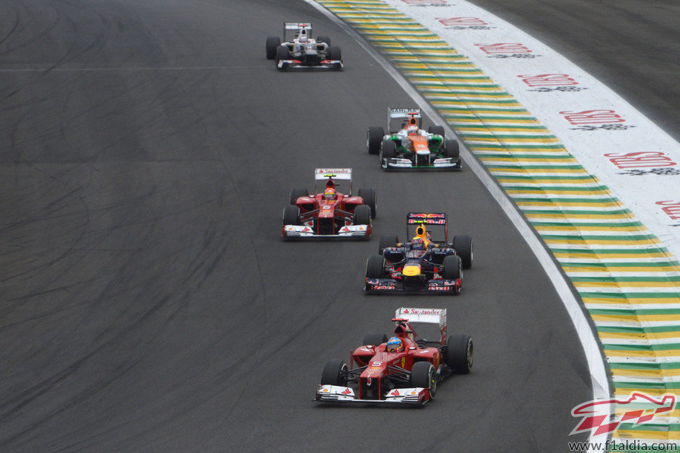 Fernando Alonso y Felipe Massa progresan tras la salida del GP de Brasil 2012