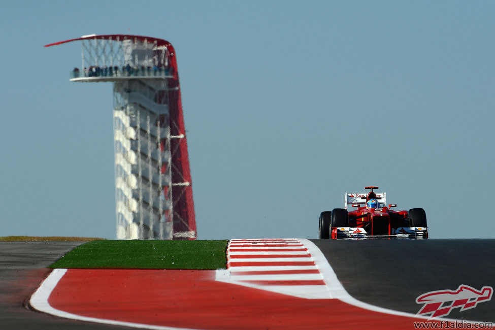 Fernando Alonso rueda en el Circuito de las Américas