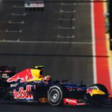 Mark Webber rueda con el compuesto medio en Austin