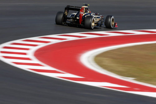 Romain Grosjean coge una curva en el COTA