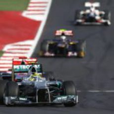 Nico Rosberg rueda por delante de Button en Austin