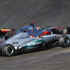 Michael Schumacher lucha cara a cara con Jenson Button en Austin