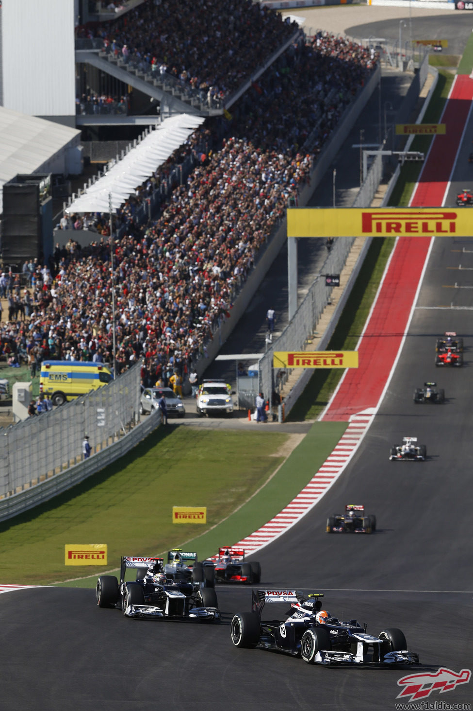 Bruno Senna pilota por delante de su compañero en Austin