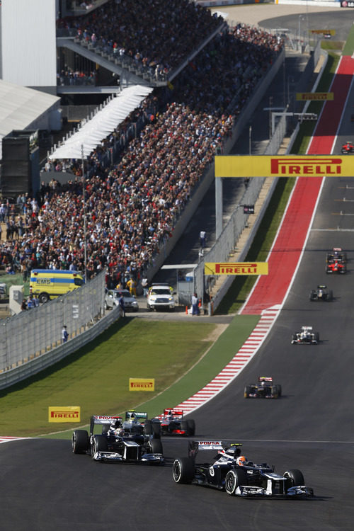 Bruno Senna pilota por delante de su compañero en Austin