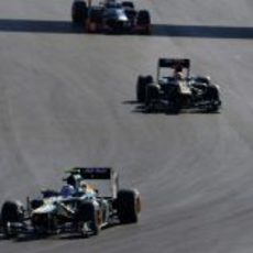 Los dos Caterham ruedan durante el GP de Estados Unidos 2012