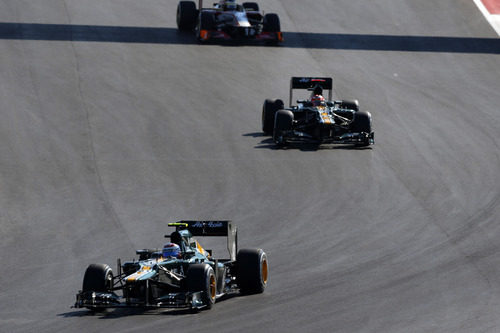 Los dos Caterham ruedan durante el GP de Estados Unidos 2012