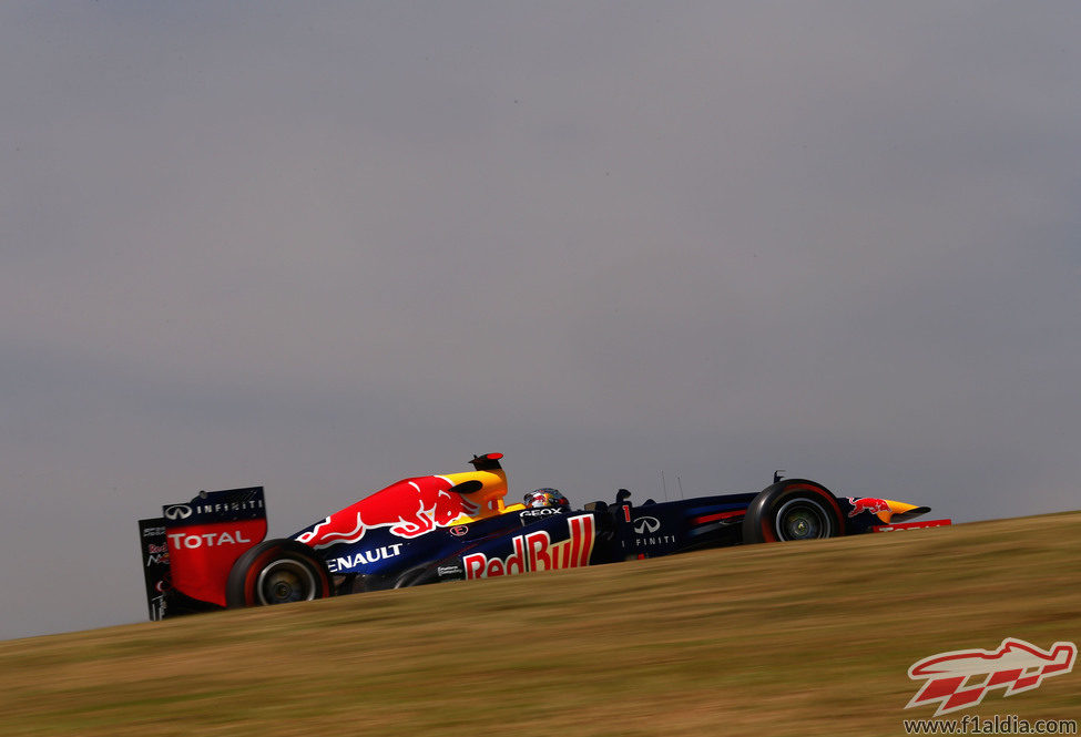 Sebastian Vettel completa los Libres 2 en Interlagos