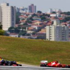 Vettel y Alonso juntos en la pista de Interlagos