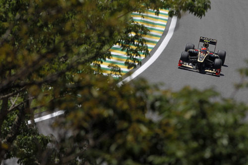 Romain Grosjean completa una vuelta más en Interlagos