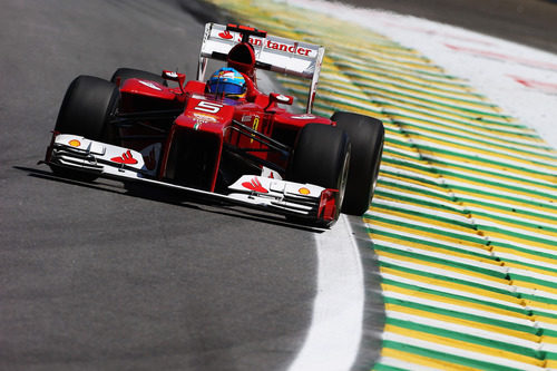 Fernando Alonso a los mandos del F2012 en el GP de Brasil 2012