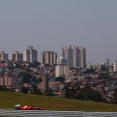 Massa en pista e Interlagos de fondo