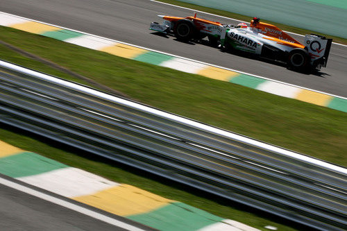 Paul di Resta prueba el ritmo del compuesto duro en Brasil